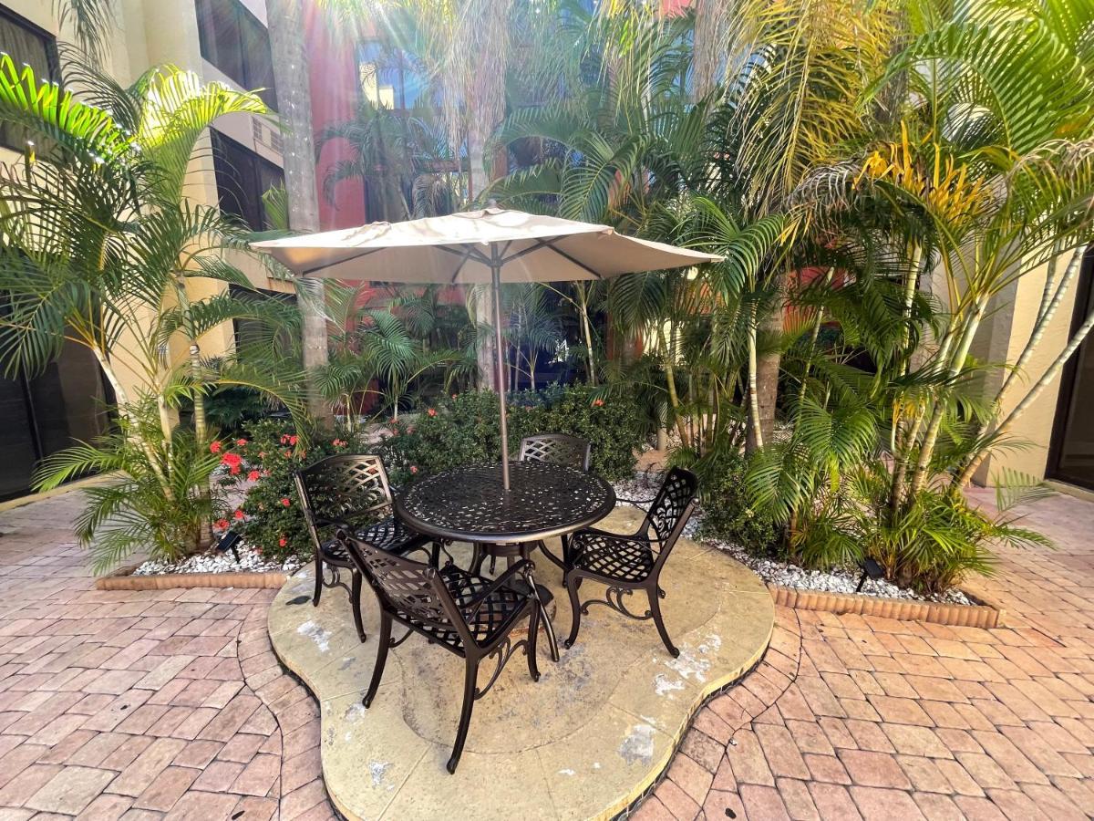 קלירווטר Tropical Palms Hotel מראה חיצוני תמונה
